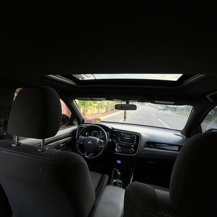 2018 Mitsubishi Outlander - Image 4