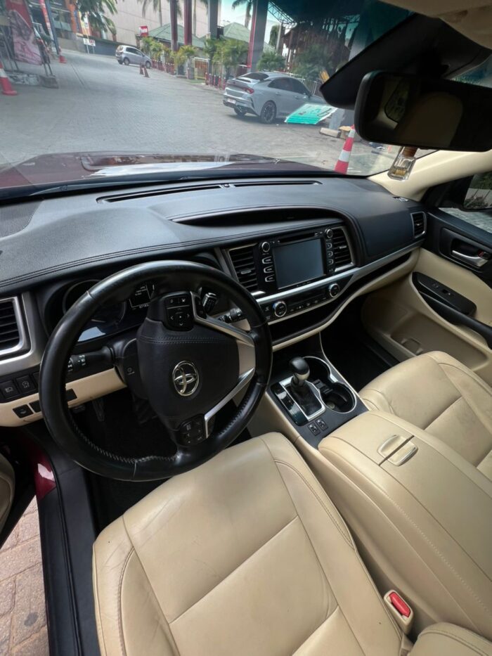 2018 Toyota Highlander - Image 3