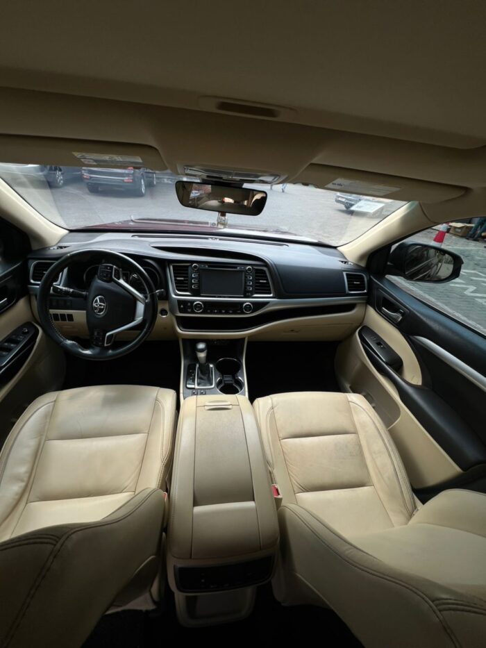 2018 Toyota Highlander - Image 4