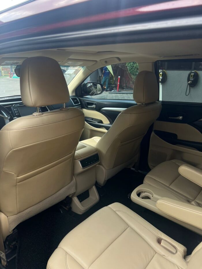 2018 Toyota Highlander - Image 2