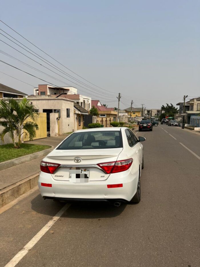 2017 Toyota Camry - Image 5