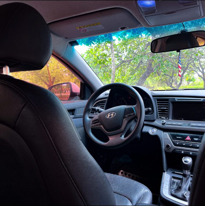 2017 Hyundai Elantra - Image 4