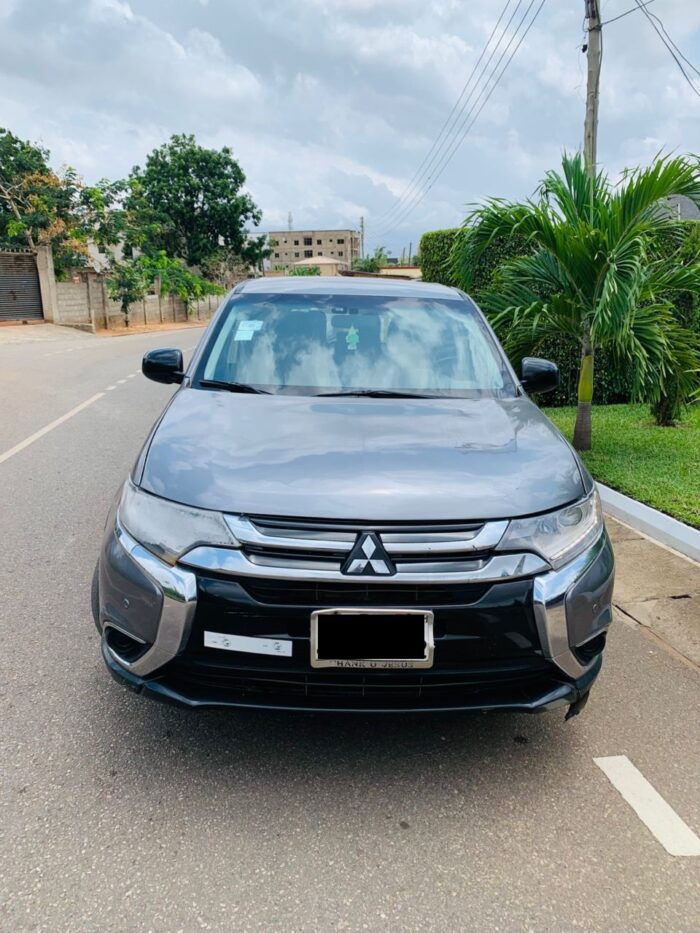 2017 Mitsubishi Outlander - Image 3